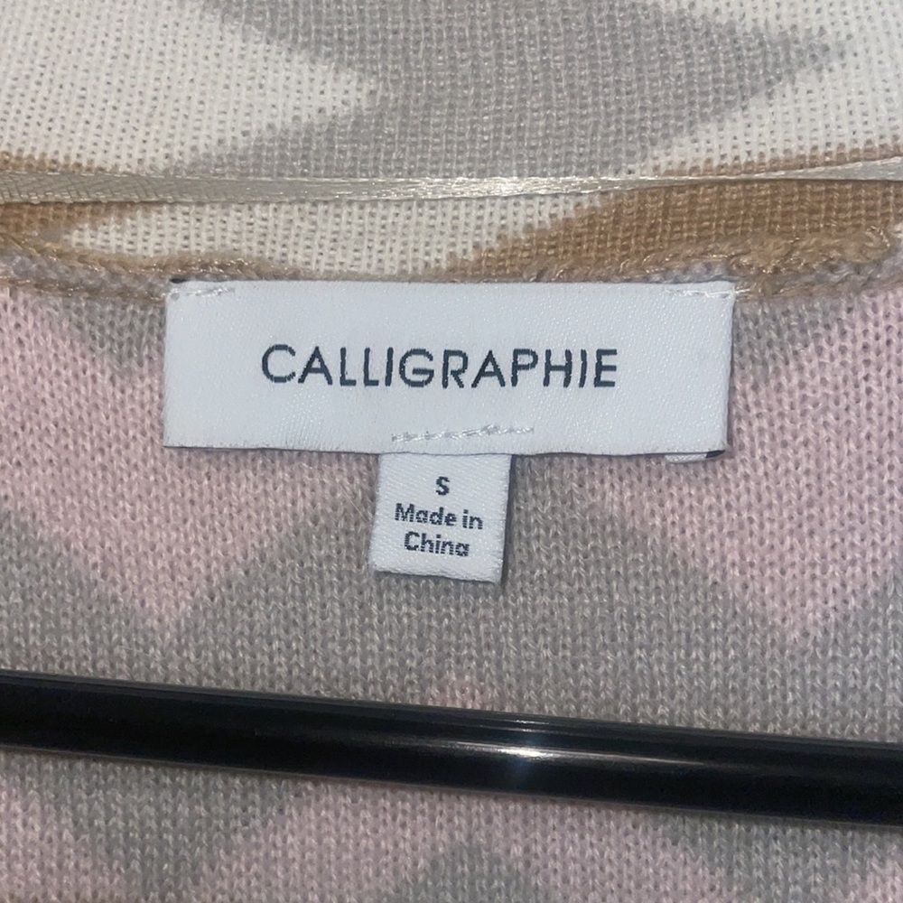 BOGO 🌸🌼 HOST PiCK Calligraphie cardigan pink, gray, caramel & cream geometric - Picture 5 of 10